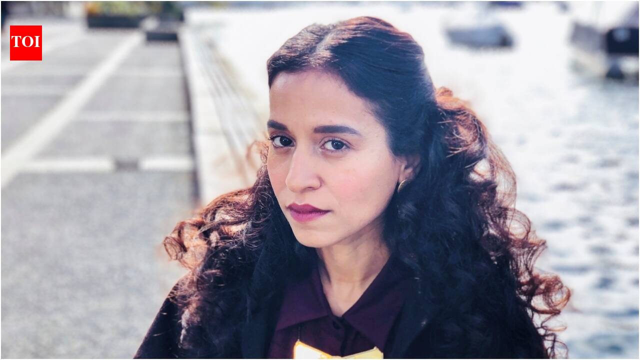 Tillotama Shome says she couldn't recognise Akshaye Khanna on ‘Ikka’ set as he was smiling: 'I walked past him'