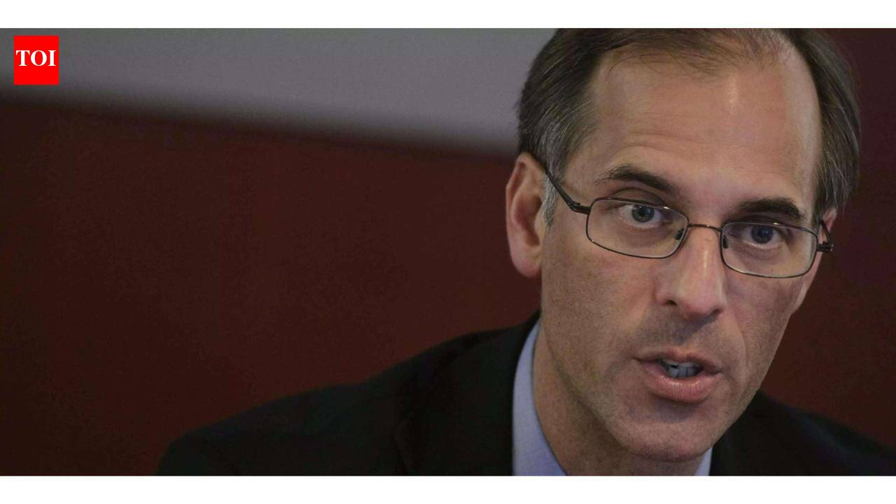Moody's chief economist Mark Zandi has a recession warning for the US