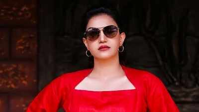 Actor Honey Rose accepts Boby Chemmannur's apology; Says family never wanted to harm him