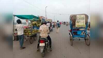 Bridge over Falgu turns into a bustling bazar, puts lives at risk
