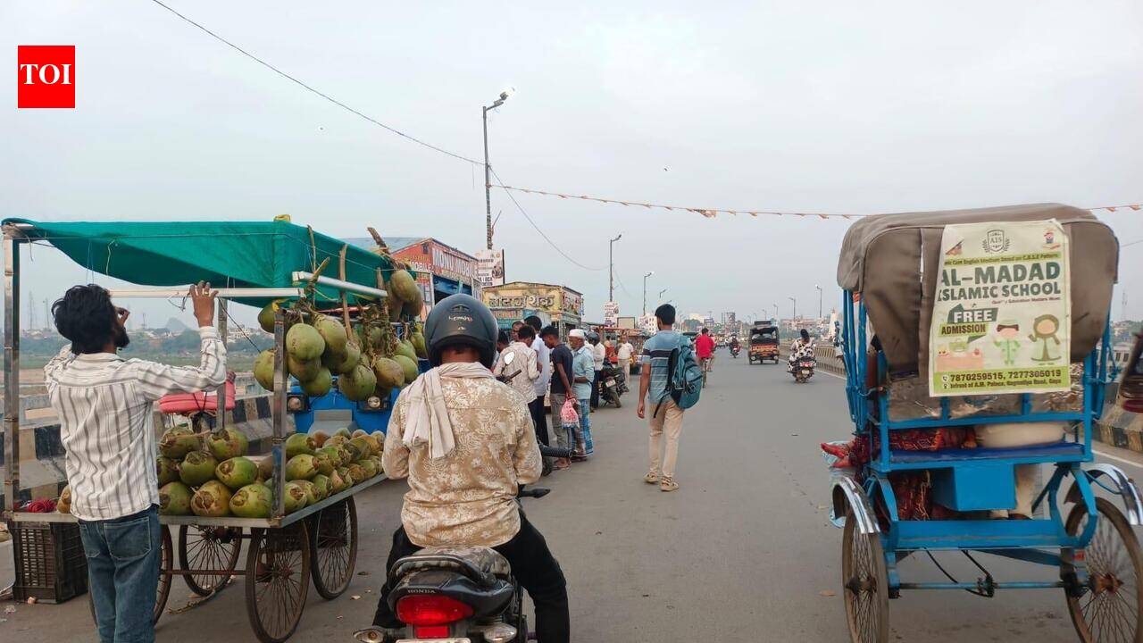 Bridge over Falgu turns into a bustling bazar, puts lives at risk