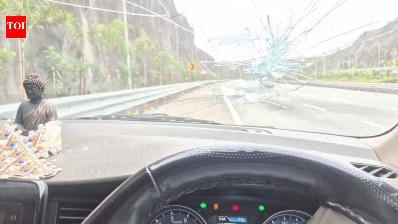 Two boulders fall on car on Mumbai-Pune Expressway’s connecting link