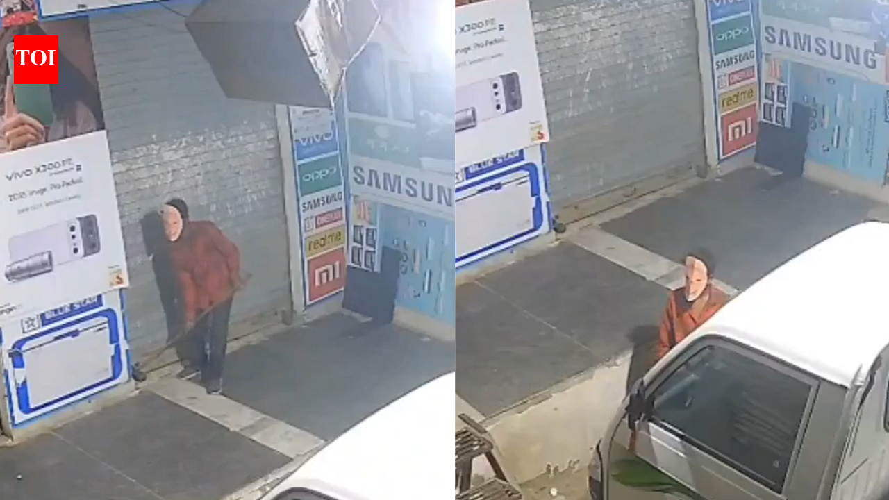 Watch: Thief in ‘Modi mask’ steals smartphones from Rajasthan shop