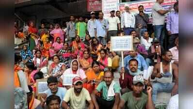 PMC daily-wage workers stage protest, seek service regularisation & wage parity