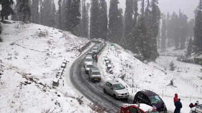 Over 6,000 vehicles a day, parking capacity for just 1,500; Jammu and Kashmir introduces odd-even rule in Gulmarg