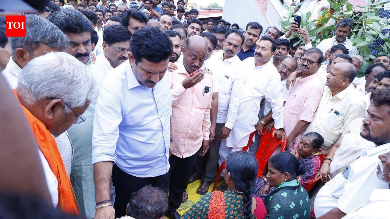 Vijayendra visits Naregal after clash