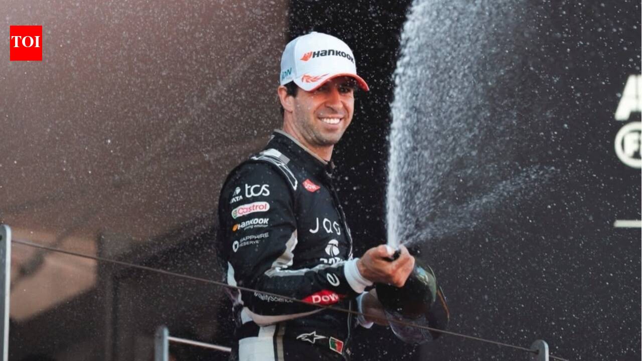 Antonio Felix Da Costa shares glimpse of pre-flight routine by the sea before flying to Shanghai E-Prix