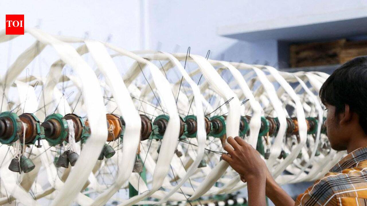 K'taka sericulture commissioner urges wider adoption of lab innovations