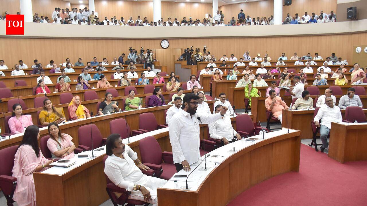 Heated exchange between corporators at ward-panel meet dominates GB proceedings, mayor warns of 6-month suspension