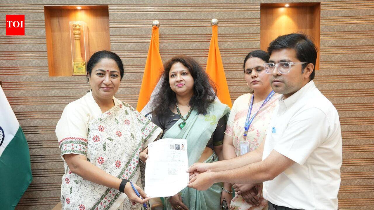 13k BLOs kick off SIR in Delhi, 1.6 lakh forms distributed on Day 1