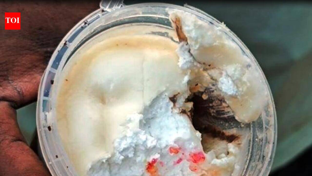 Expired mousse: Cake shop under lens