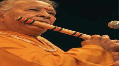 'Hero' star Jackie Shroff celebrates Pandit Hariprasad Chaurasia's 88th birthday; recalls iconic flute melody