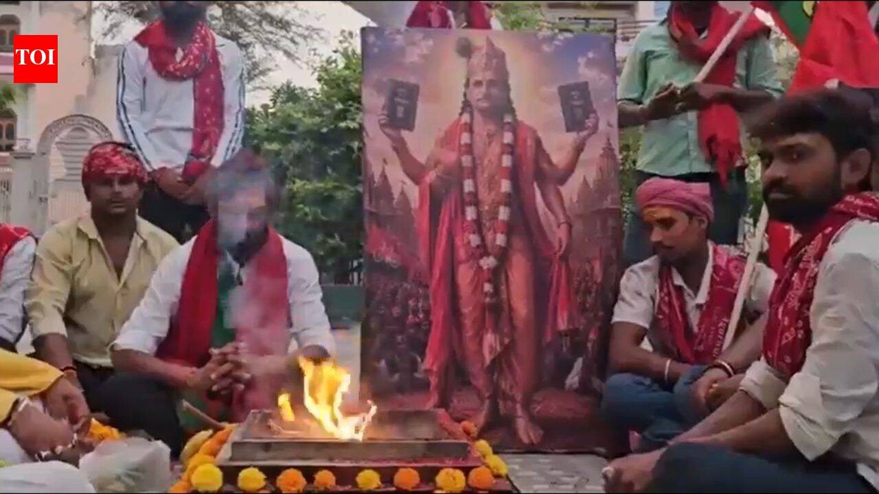 BJP Criticizes Samajwadi Party Over Religious Depiction of Akhilesh Yadav