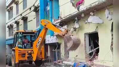 State begins demolishing 2 illegal hotels on banks of Ichhamati in Taki