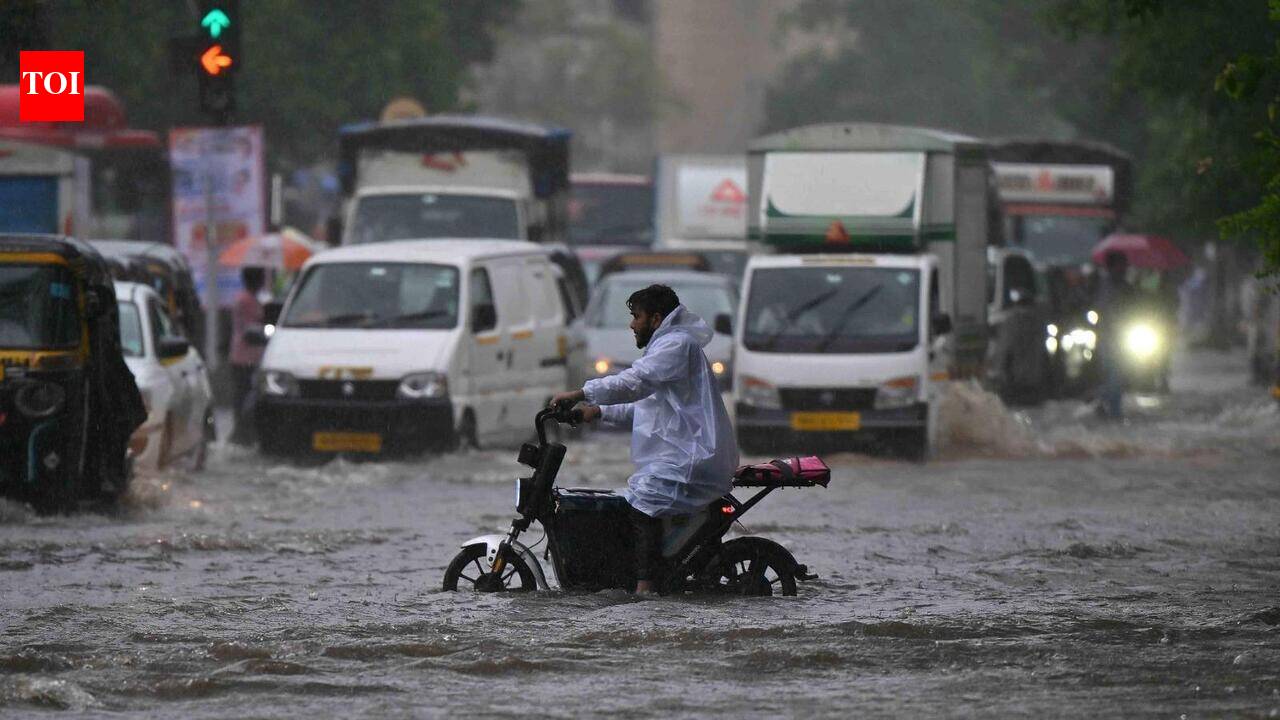 Heavy rain disrupts traffic movement in parts of Mumbai