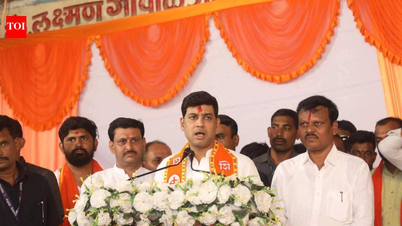 Black flags shown to Shrikant Shinde’s convoy in Nanded; MP says 'Operation Tiger’ not over