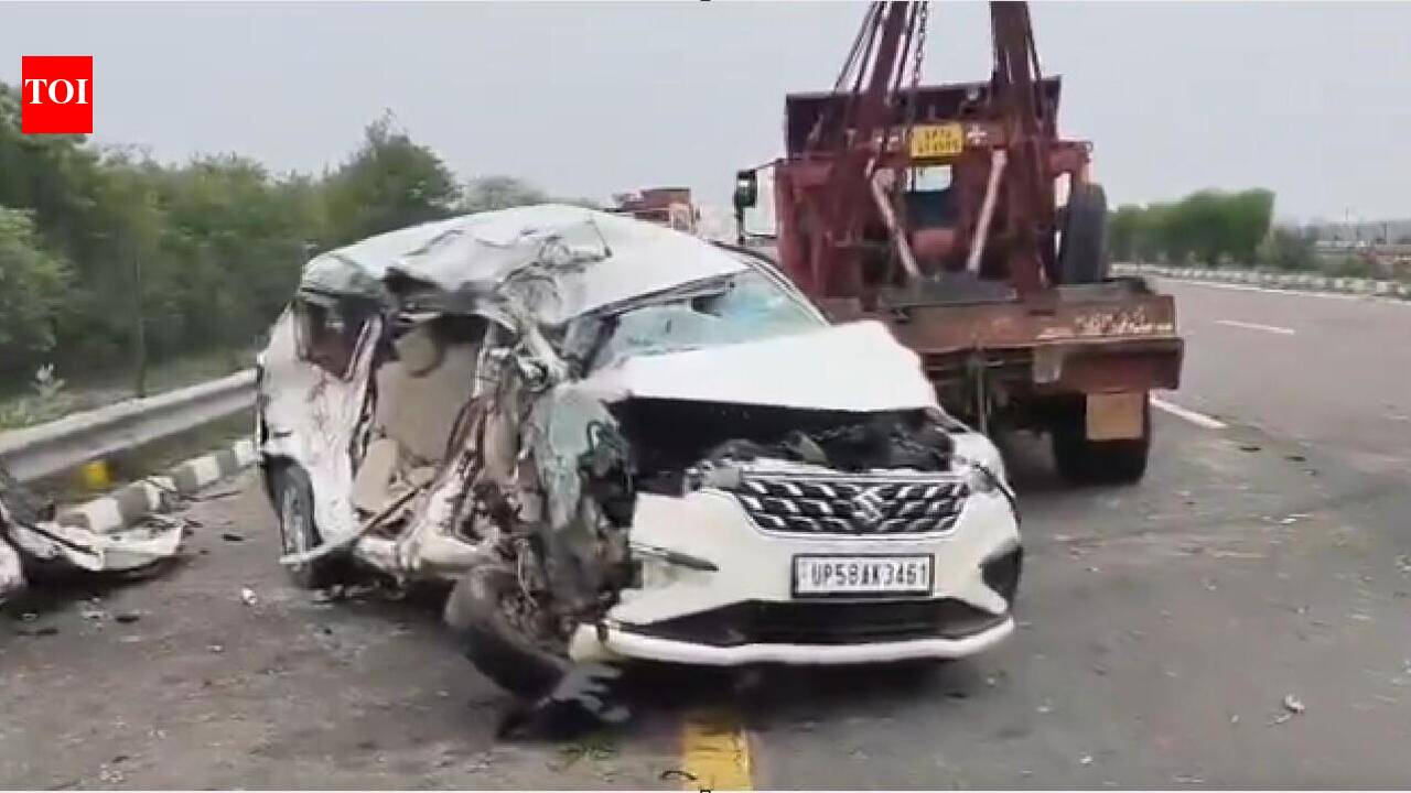 5 of family killed as bus collides with SUV on Agra-Lucknow Expressway in Unnao