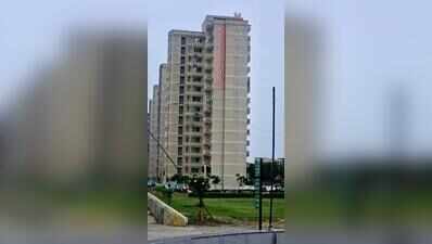No lift: 24-hr outage leaves residents of Gr Noida condo huffing & puffing
