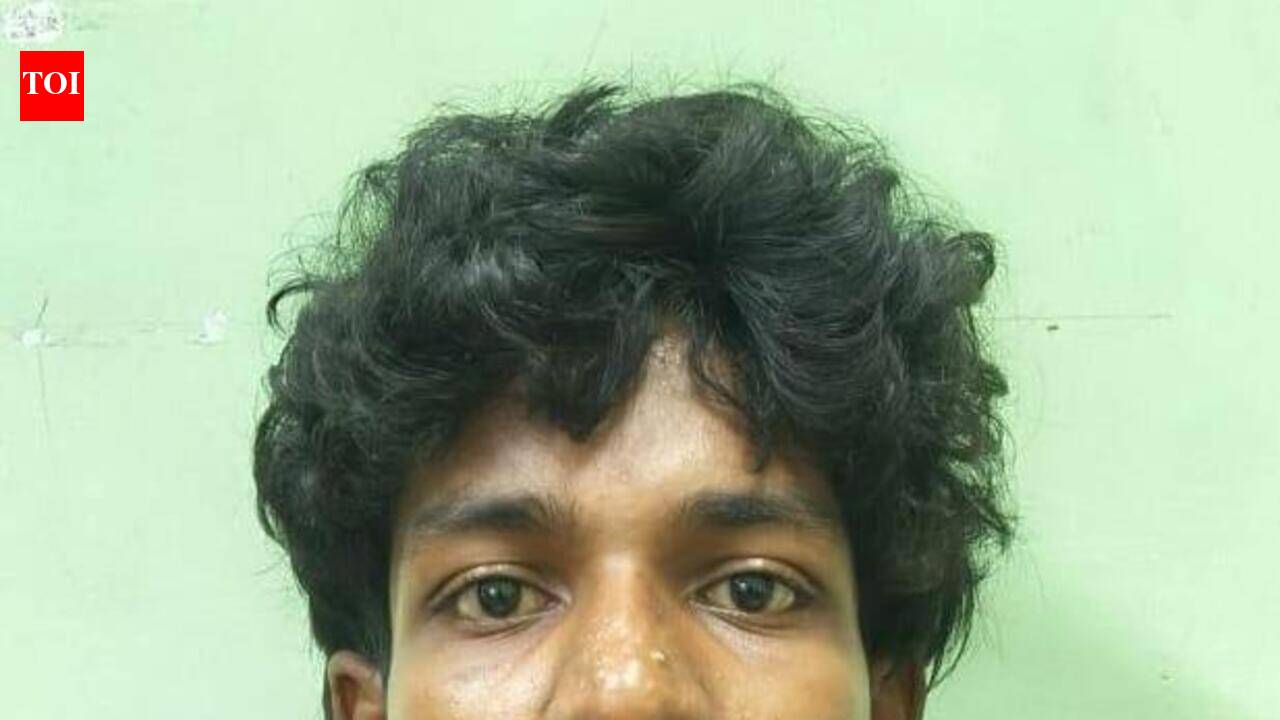 Three arrested for robbing jewellery shop employee