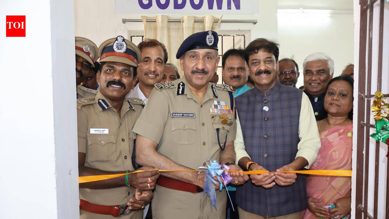 DGP launches T-shirt manufacturing unit at Puzhal prison