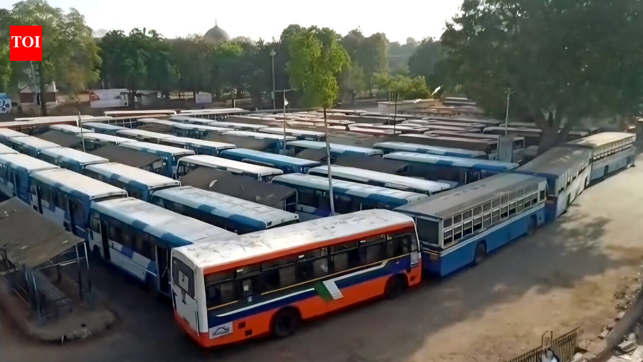 Bus services halt, resume within hours after VMC extends contract
