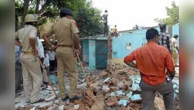 Eight shops razed to clear road in Maktampura area of Ahmedabad
