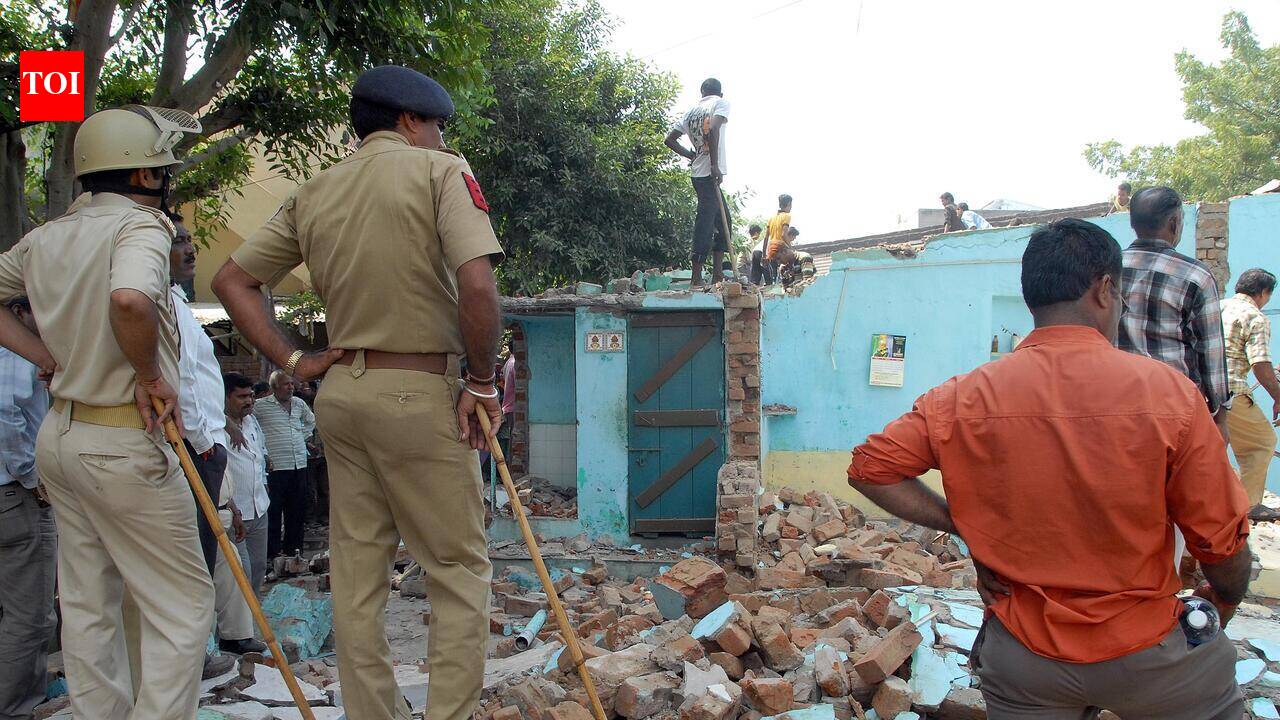 Eight shops razed to clear road in Maktampura area of Ahmedabad