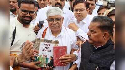 In signal to SP, Cong’s state in-charge pitches for half the seats in UP polls