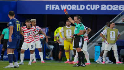 balogun-gets-a-red-card.jpg