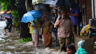 IMD issues orange alert for heavy rain in Mumbai and other districts