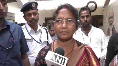 'मैं उनके नाम जानती हूं': आरजी कर पीड़ित की मां विधायक रत्ना देबनाथ का कहना है कि 'इसमें शामिल सभी लोगों को पकड़ा जाएगा और दंडित किया जाएगा'