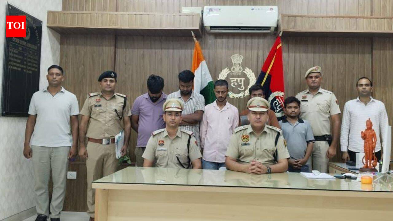 6 held for duping credit card users on pretext of reward point adjustment in Gurgaon