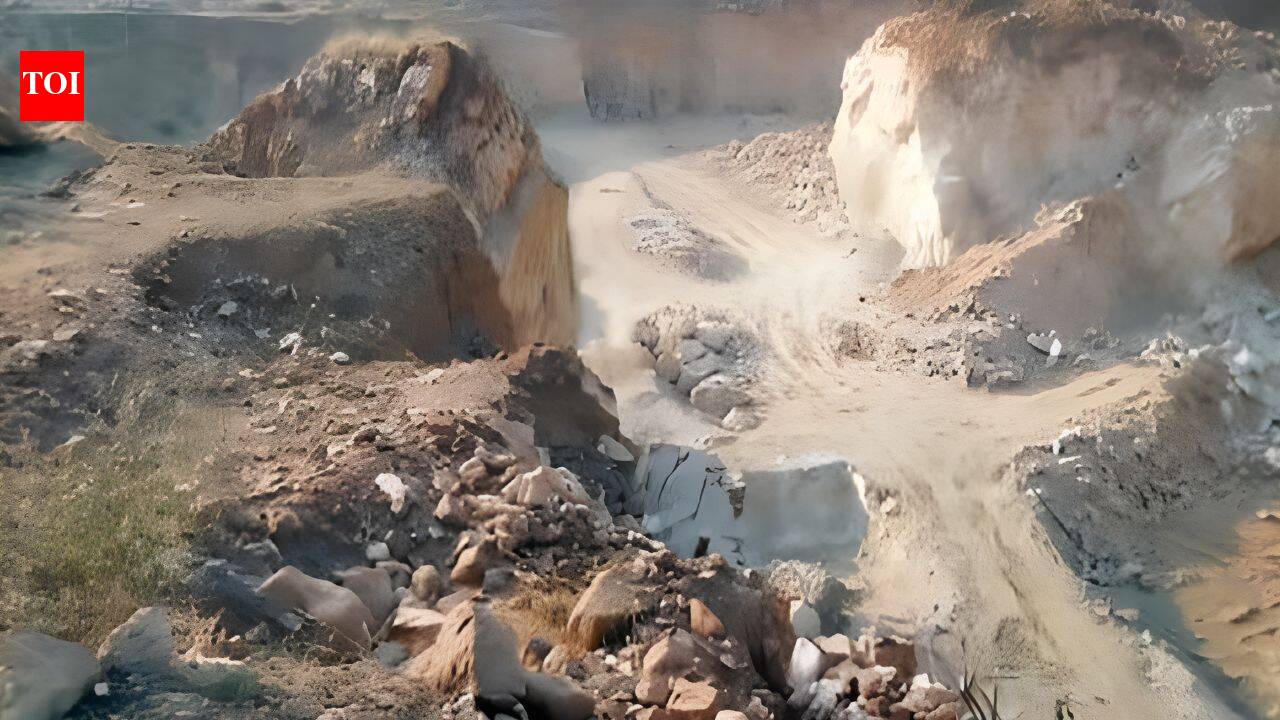 7 killed as rock collapses at stone quarry in Bengaluru
