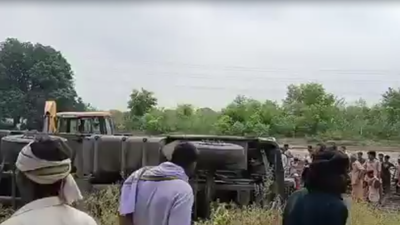 3 dead after truck overturns on UP's Gonda-Belsar road