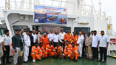 India-bound oil tanker hit by shrapnel near Hormuz reaches Odisha port safely