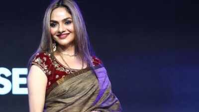 Madhoo on Suniel Shetty reaction during 'Hum Hain Bemisaal' shoot after hearing about Divya Bharti's death; 'He left the shooting'