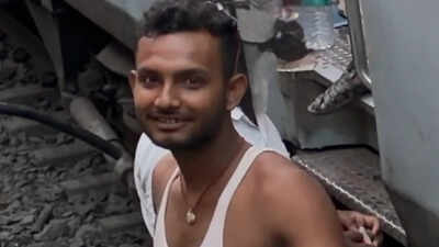 Woman films man’s ‘lewd acts’ while travelling in Vivek Express; railways 'tags' RPF as clip goes viral