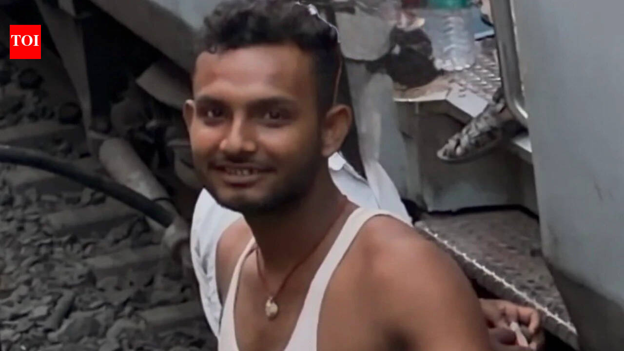 Woman films man’s ‘lewd acts’ while travelling in Vivek Express; railways 'tags' RPF as clip goes viral