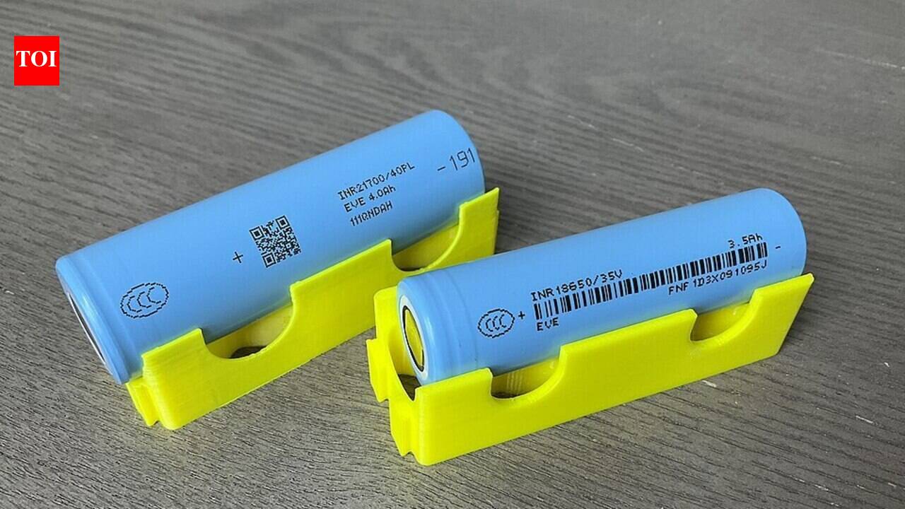 Battery life doubled when scientists held lithium-ion cells at 12.5 bar, because too little pressure cracked cathodes and too much pressure triggered lithium plating