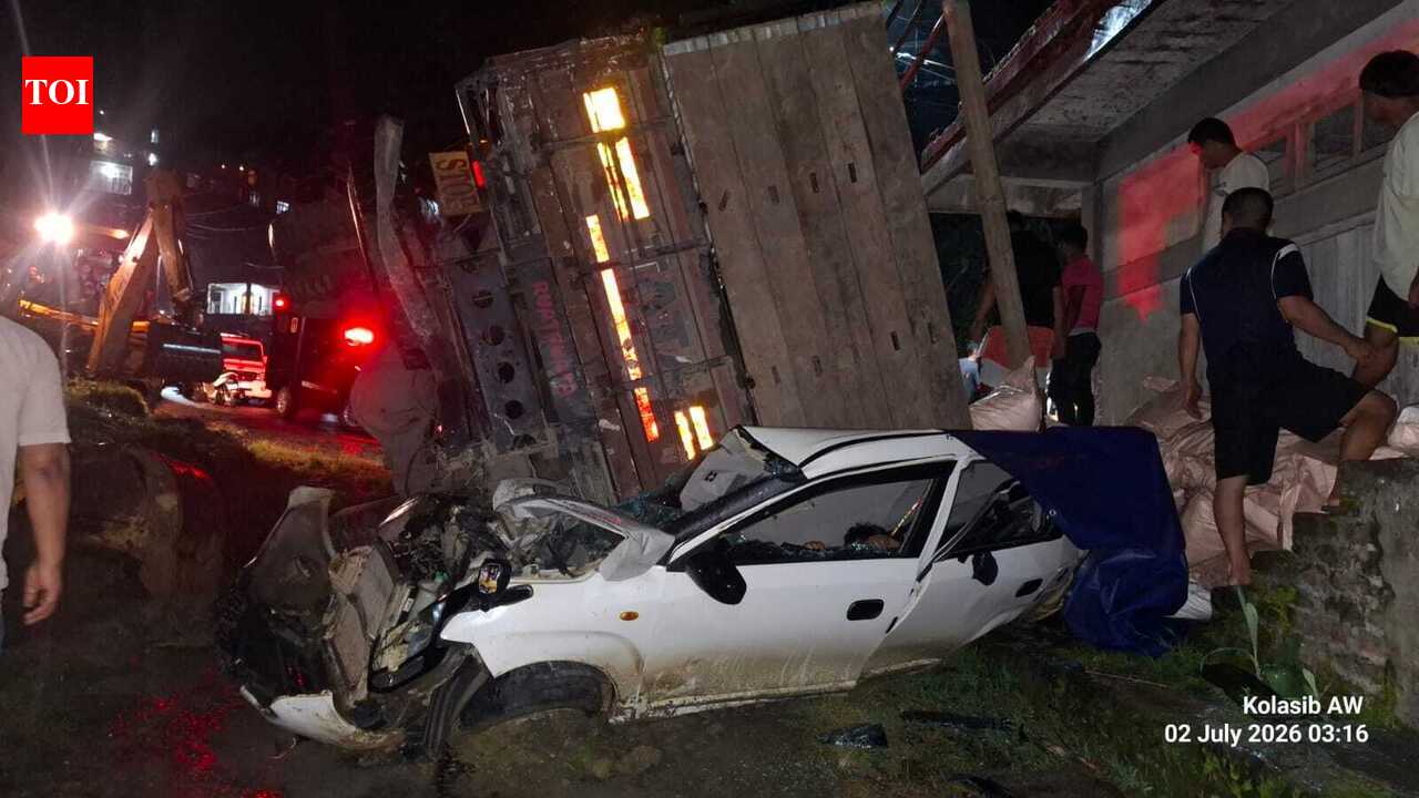 Three killed as car hits parked truck in Mizoram’s Kolasib