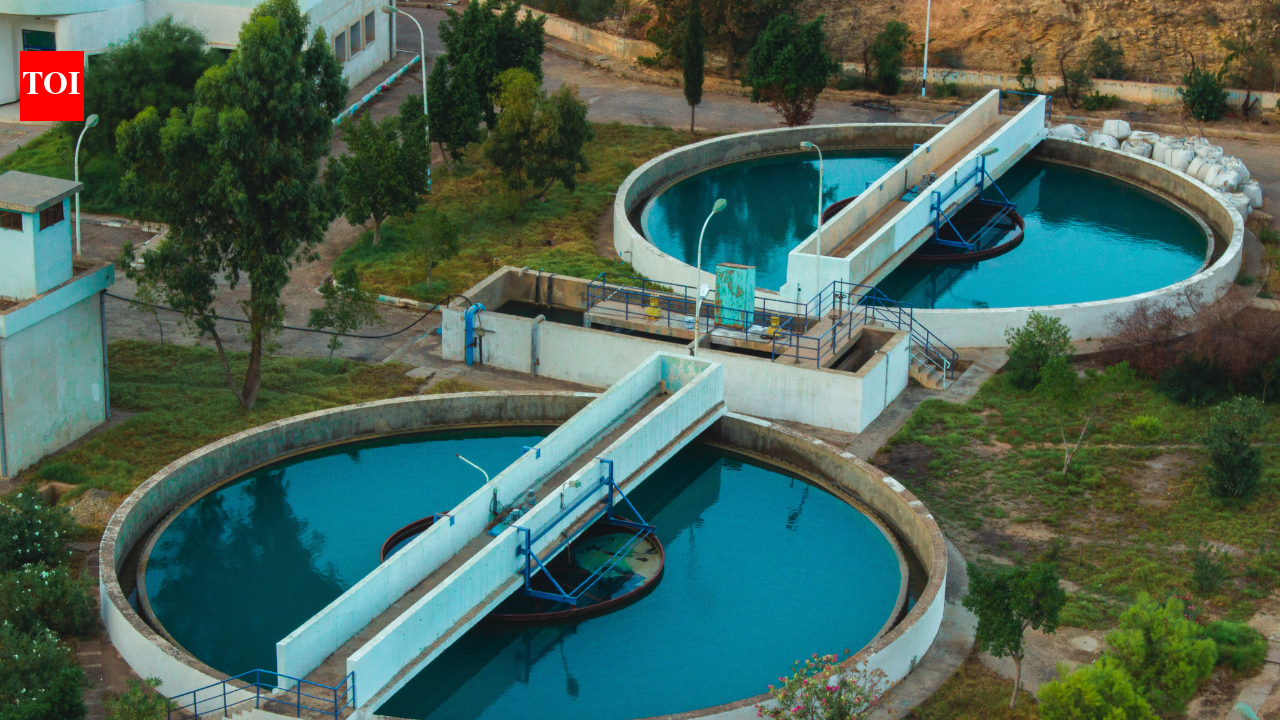Chinese scientists have developed an electricity-free water desalination system cheaper than bottled water