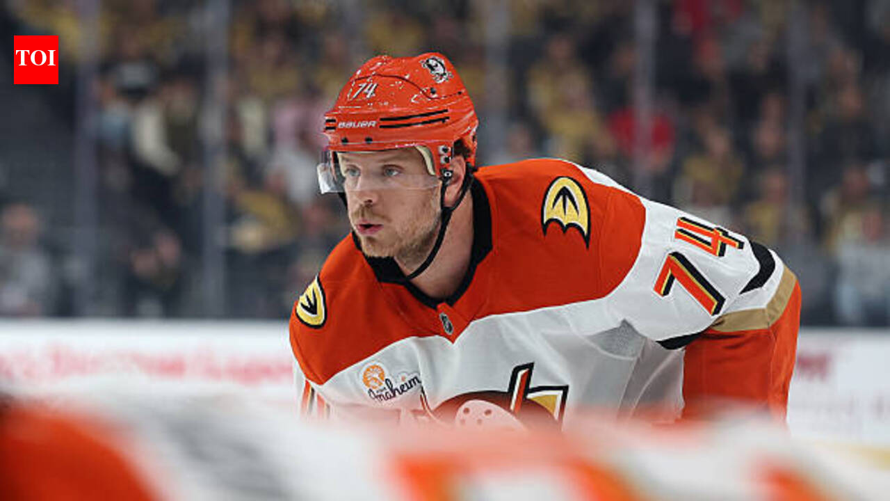 NHL Trade News: Tampa Bay Lightning land veteran blue-line upgrade in two-year $17 million contract after Hurricanes free agency setback