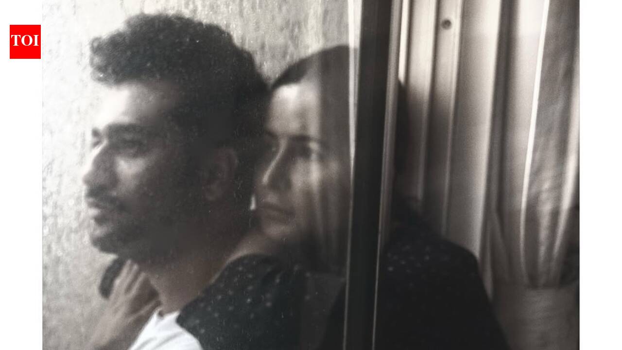 ‘बारिश और तुम,’ विक्की कौशल ने कैटरीना कैफ के साथ रोमांटिक पल की एक दुर्लभ झलक दिखाई, प्रशंसक शांत नहीं रह सके |