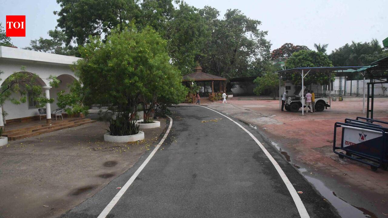 10, Circular Road falls silent as Rabri family moves out