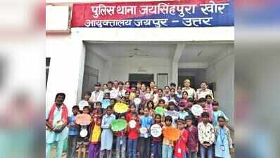 Children visit Jaipur police station to shed fear, learn protection rights