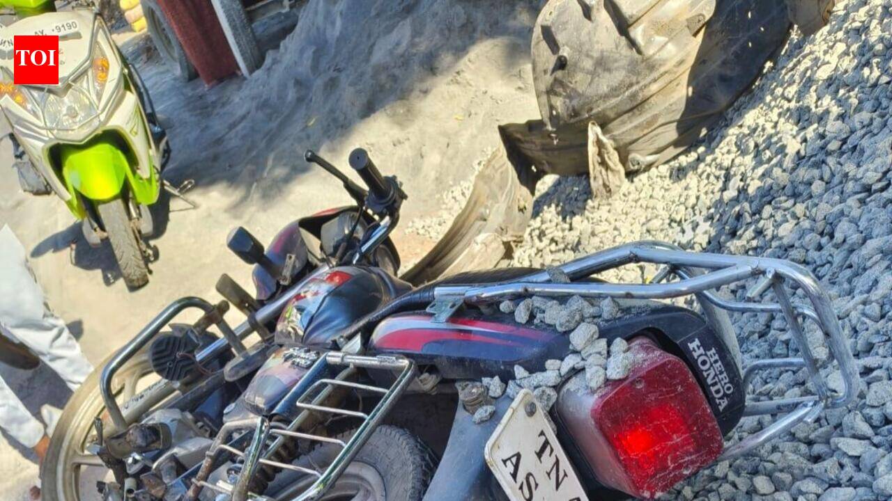 2 die in motorcycle-car collision