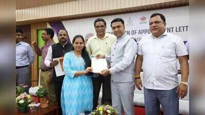 Show commitment to jobs, stop taking leave for every small festival: CM