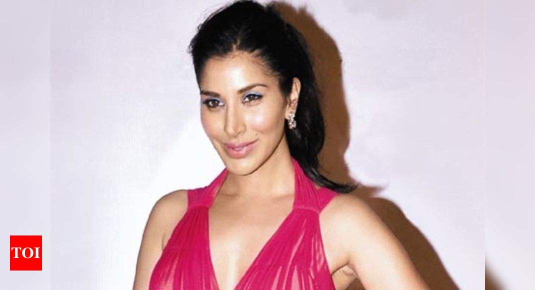 Get Sophie Choudhry S Sultry Look Times Of India