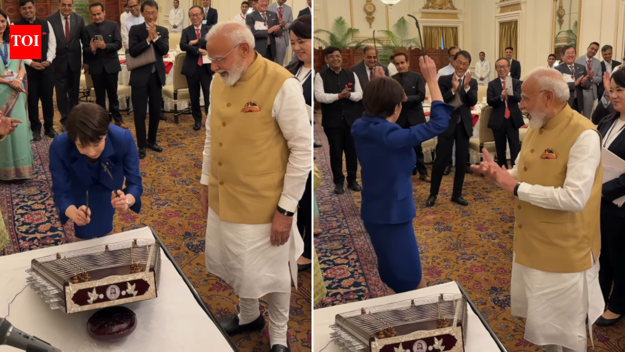 Japanese PM tries her hand at santoor during India visit, earns applause: Watch