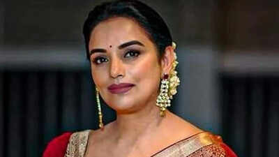 Shwetha Menon refuses to quit AMMA post, questions validity of newly formed Ad Hoc committee